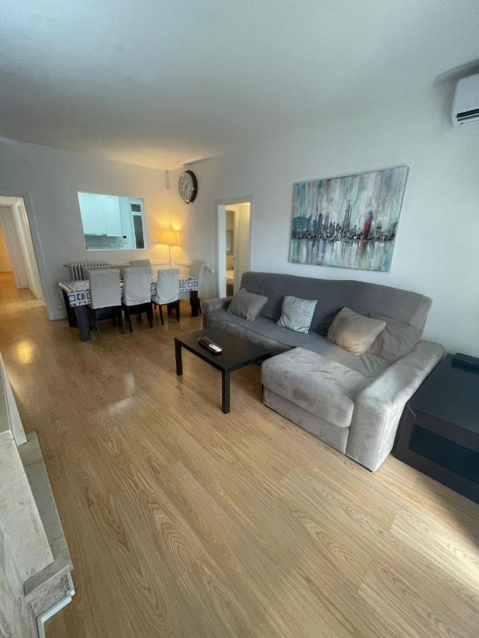 Family-Friendly Home In Central Barcelona 4Bdr ภายนอก รูปภาพ