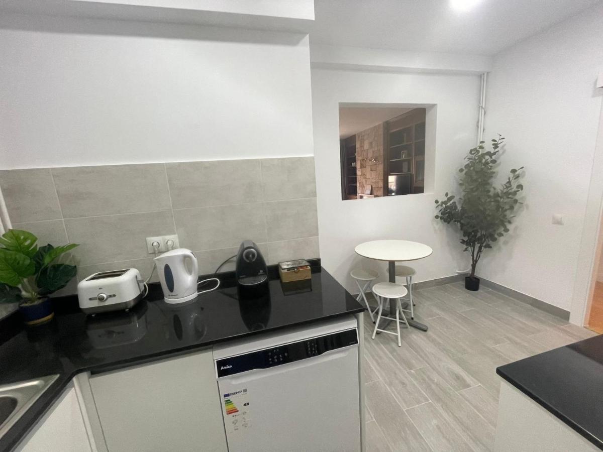Family-Friendly Home In Central Barcelona 4Bdr ภายนอก รูปภาพ
