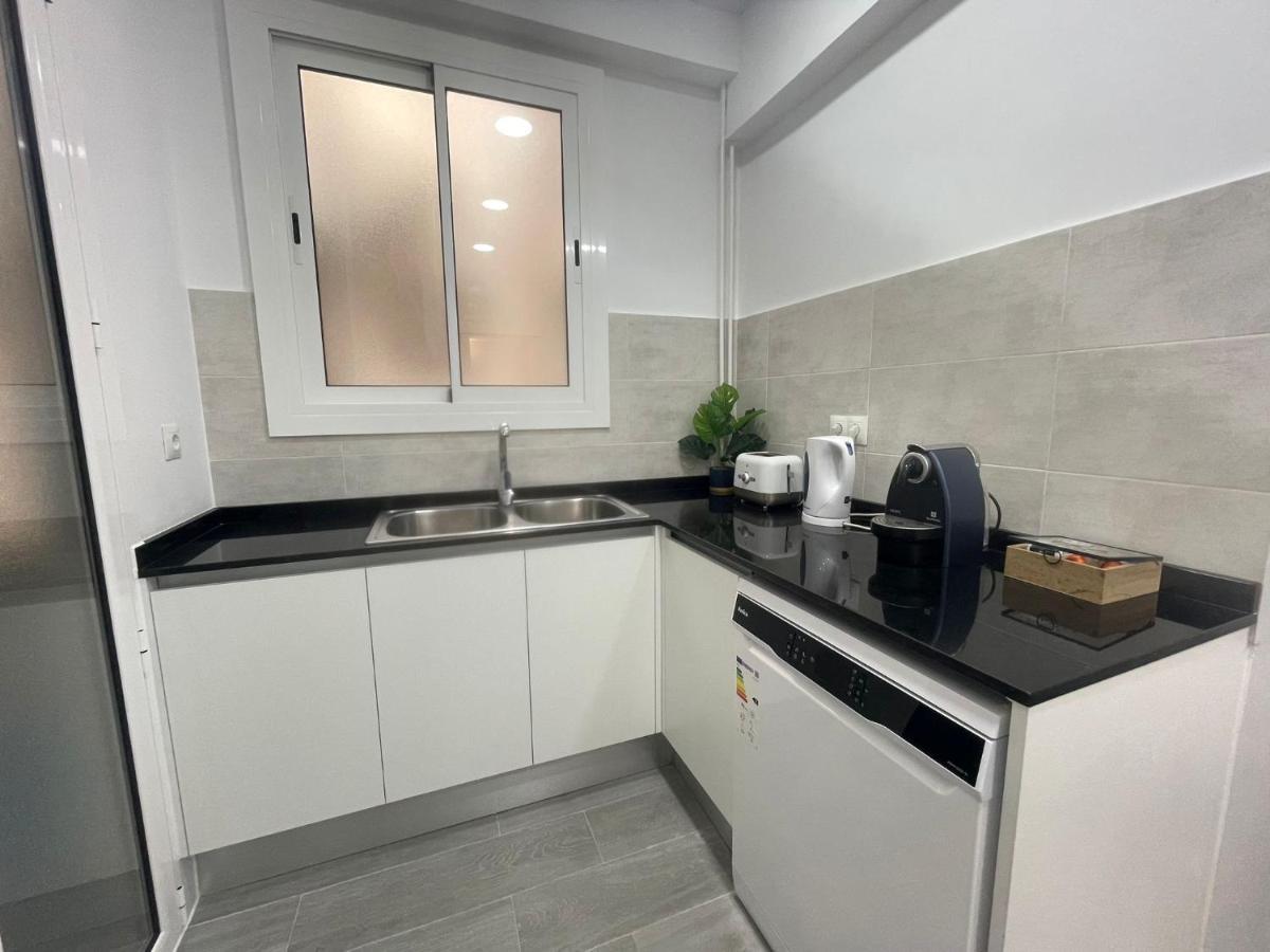 Family-Friendly Home In Central Barcelona 4Bdr ภายนอก รูปภาพ