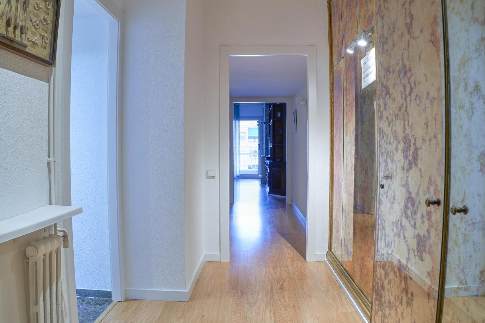 Family-Friendly Home In Central Barcelona 4Bdr ภายนอก รูปภาพ